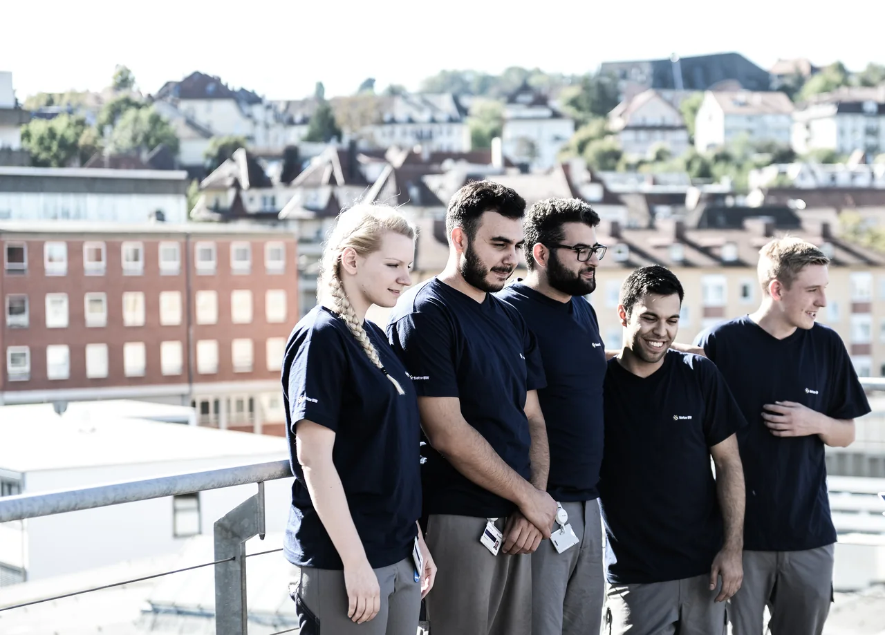 Gruppe beim EnBW-Ausbildungs-Instawalk in Stuttgart.