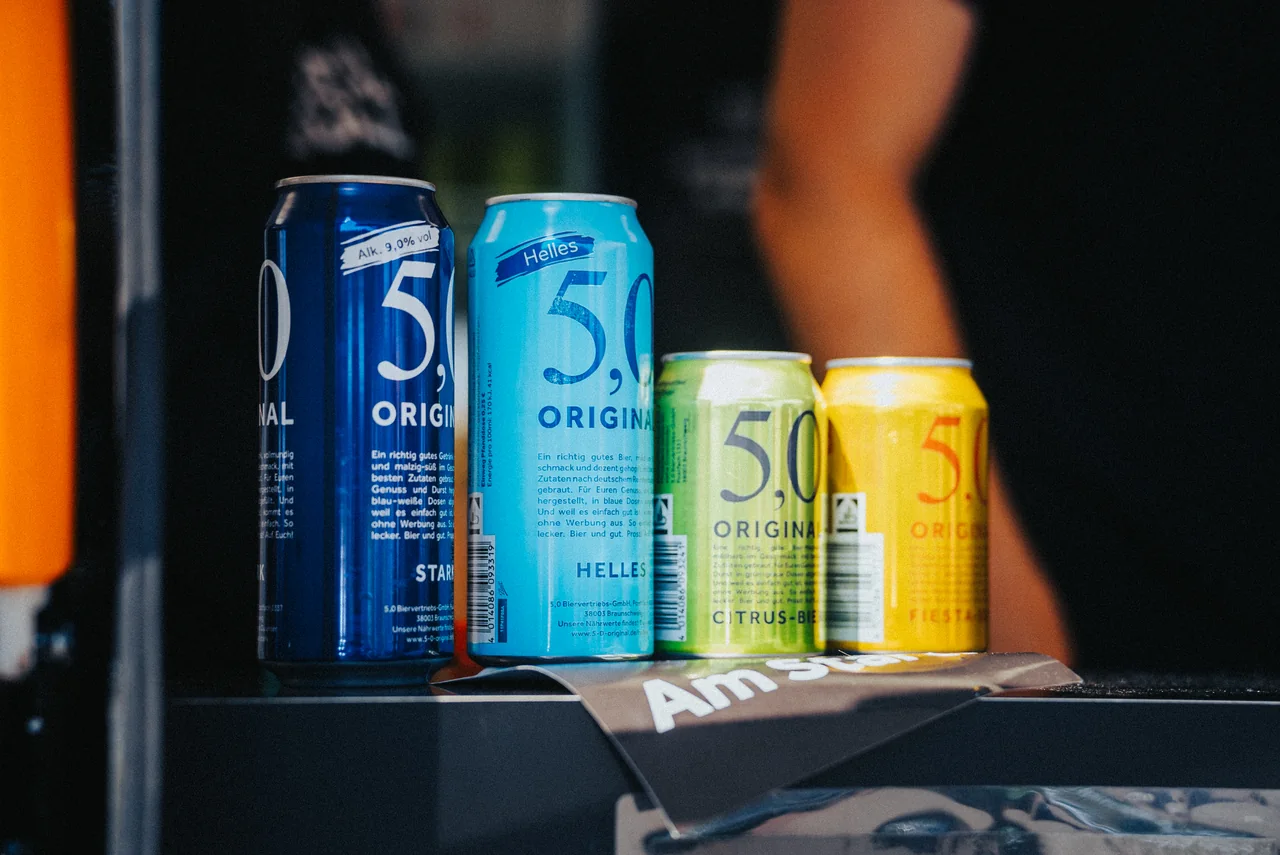 Vier Sorten von 5,0 ORIGINAL am Festivaltruck.