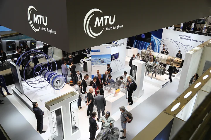 Messestand von MTU Aero Engines auf der Paris Air Show.