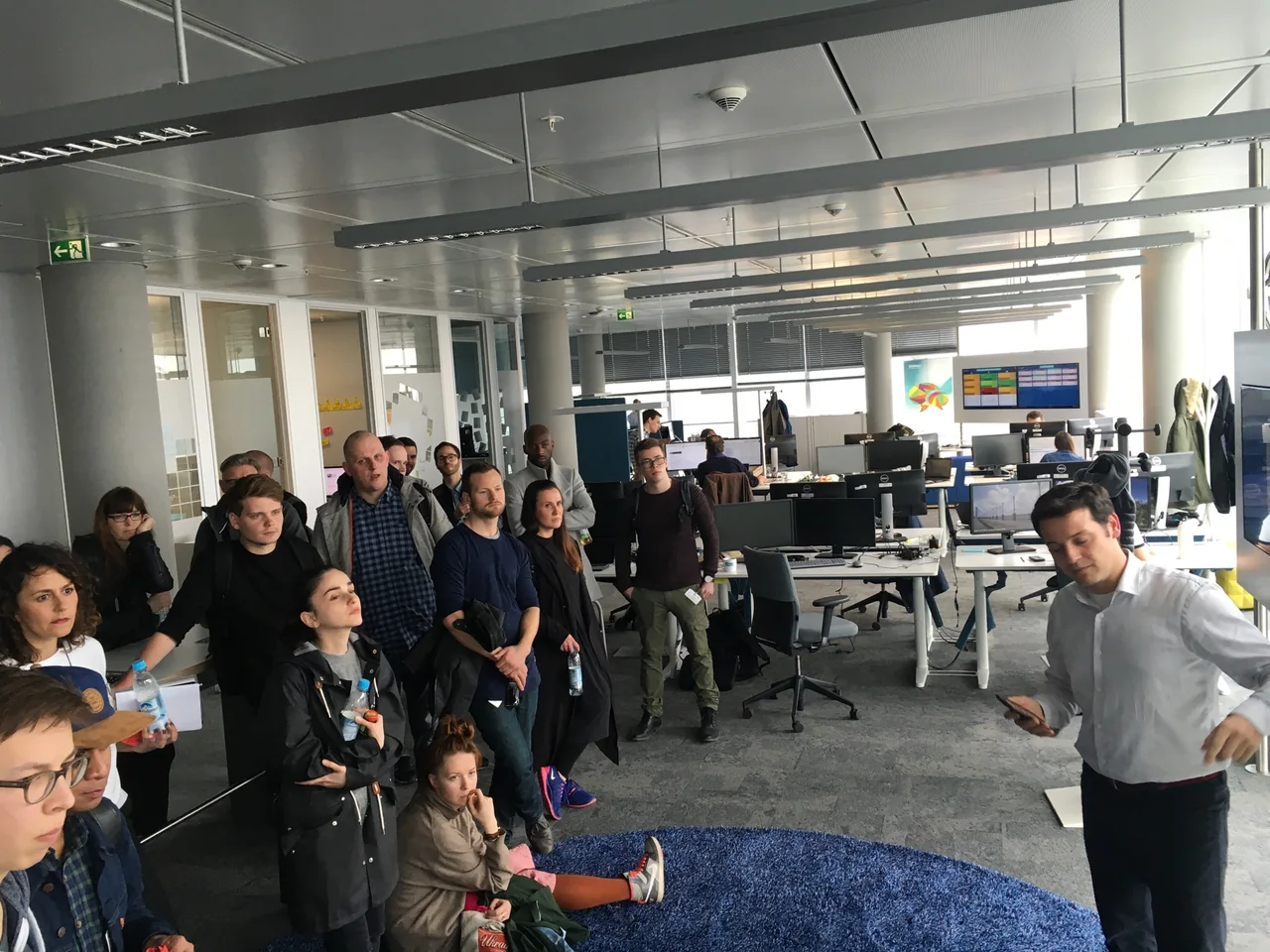 Creator beim gemeinsamen Austausch im Münchner o2 Tower.