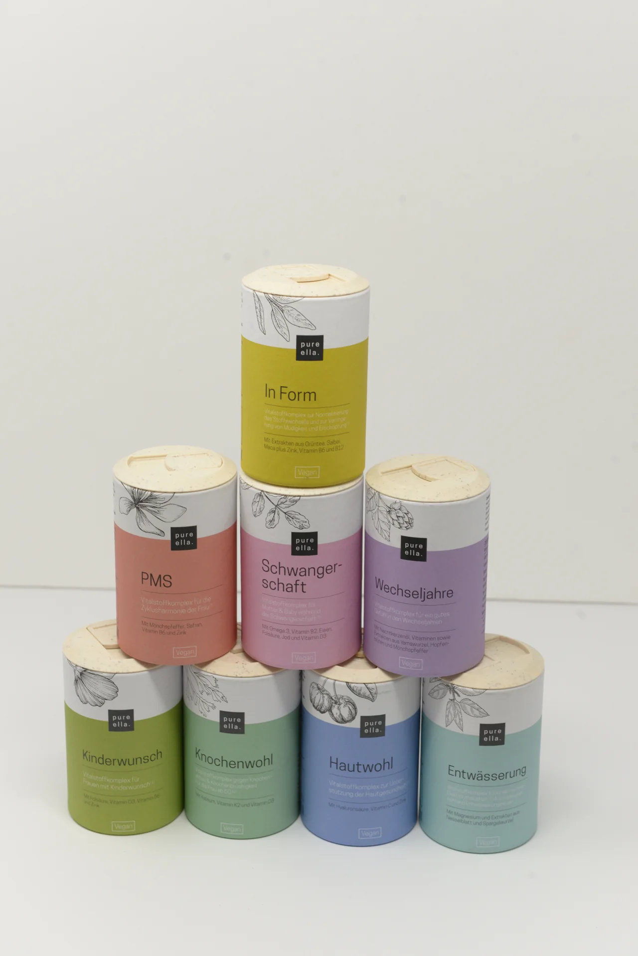 Pure-Ella-Verpackungen als farbige Produktpyramide.
