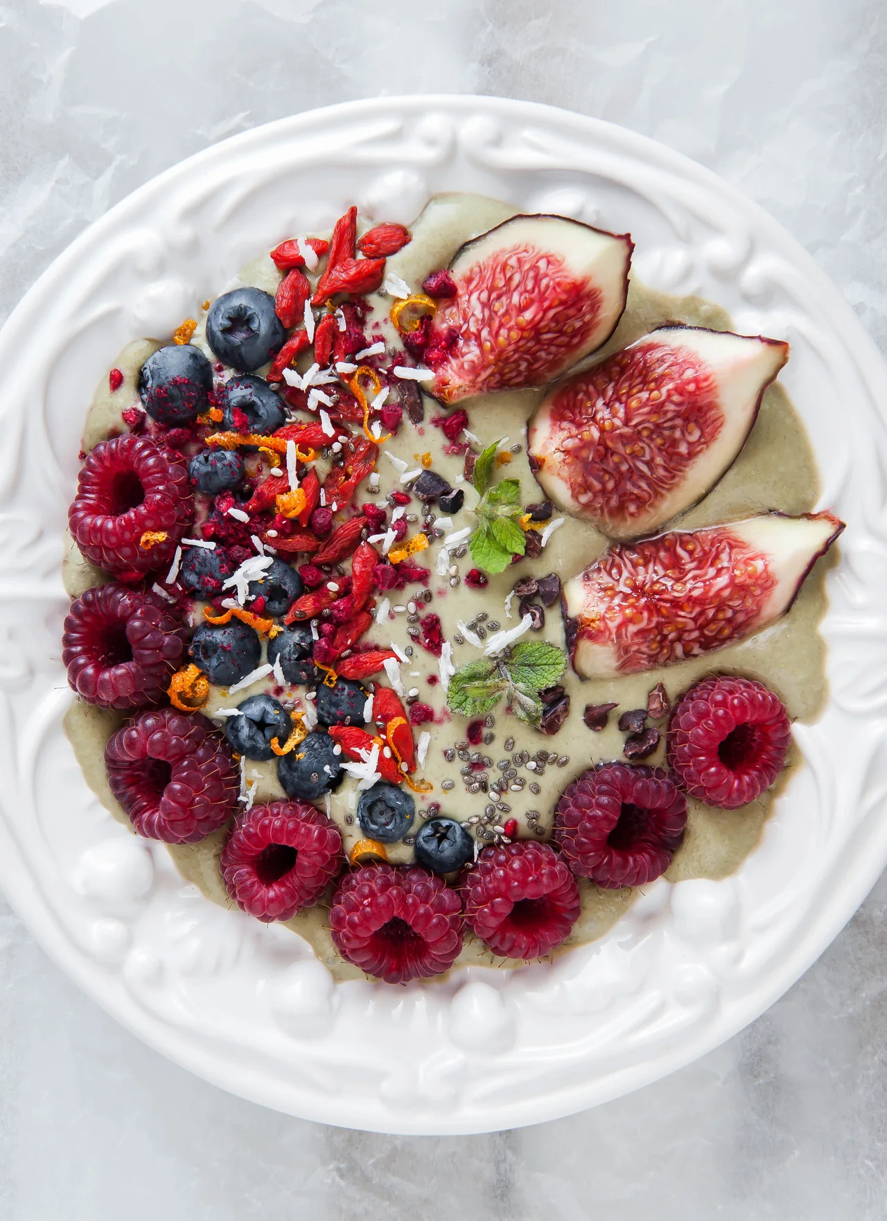 PURYA! Smoothie Bowl als farbiges Rezeptmotiv.