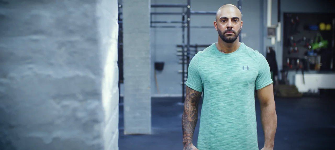 Seyit im Trainingsumfeld der Under Armour Move Better Kampagne.