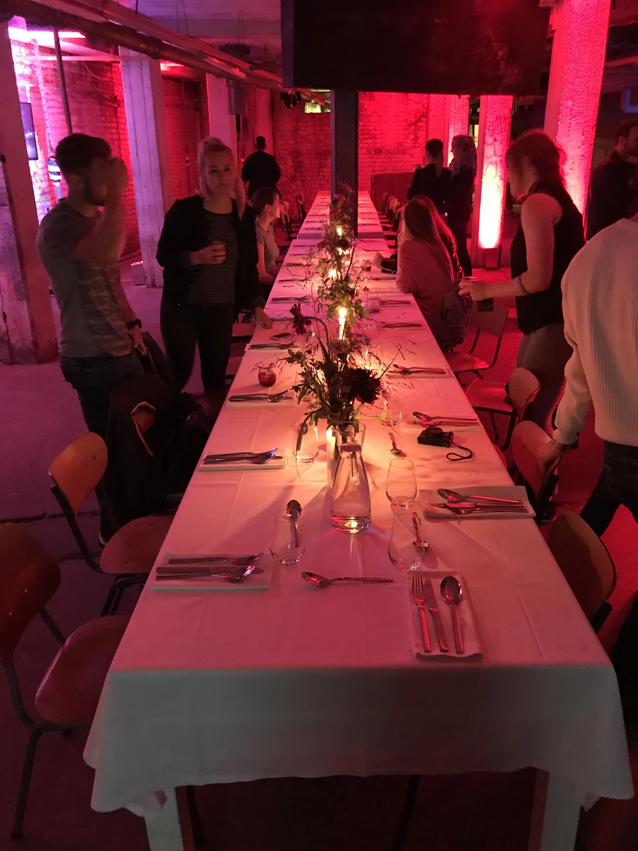 Creator und Team beim #RUNVERBOTEN Kick-off-Dinner in Berlin