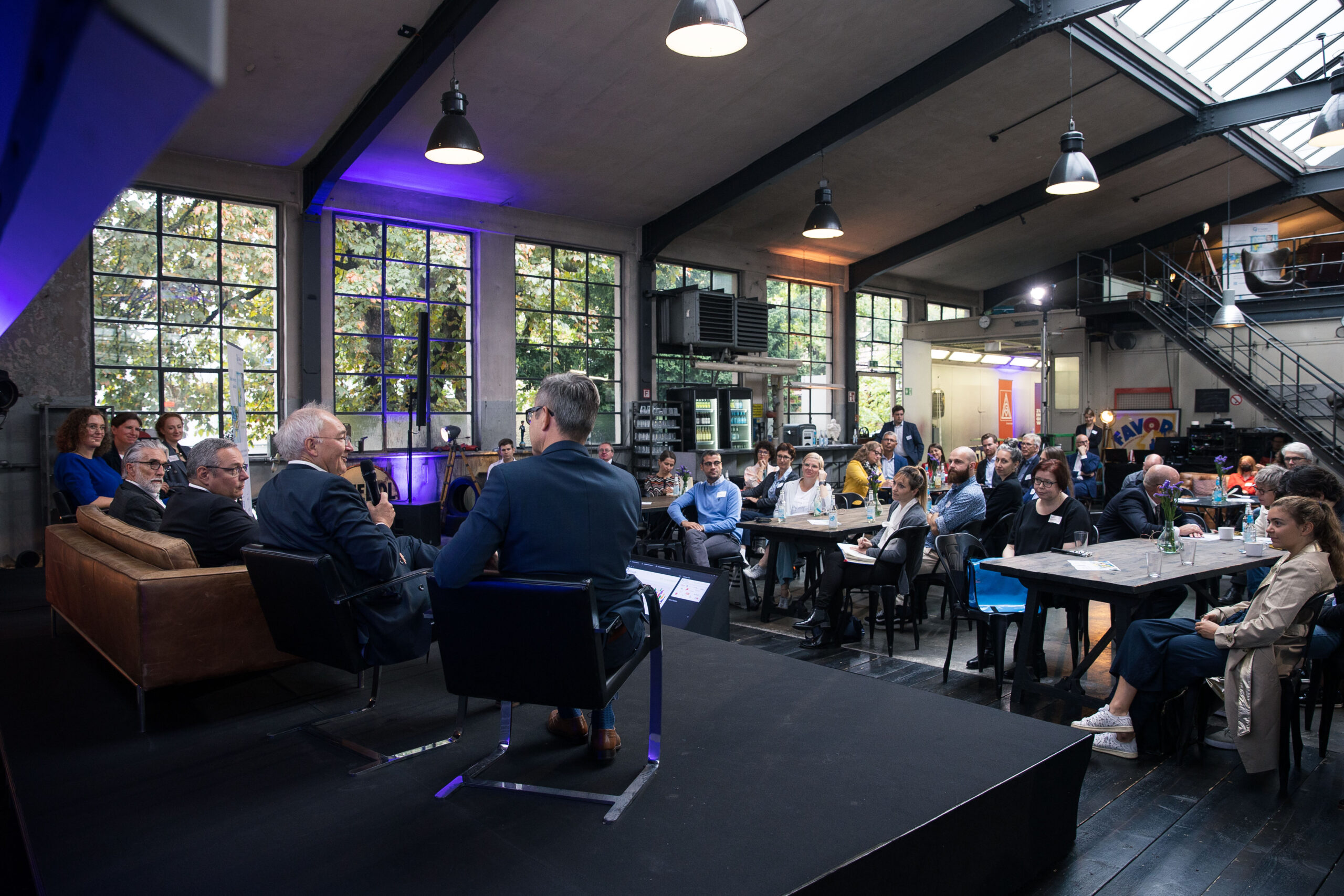 Q-Guide Präsentation der Wirtschaftsförderung Region Stuttgart in der Garage 266.