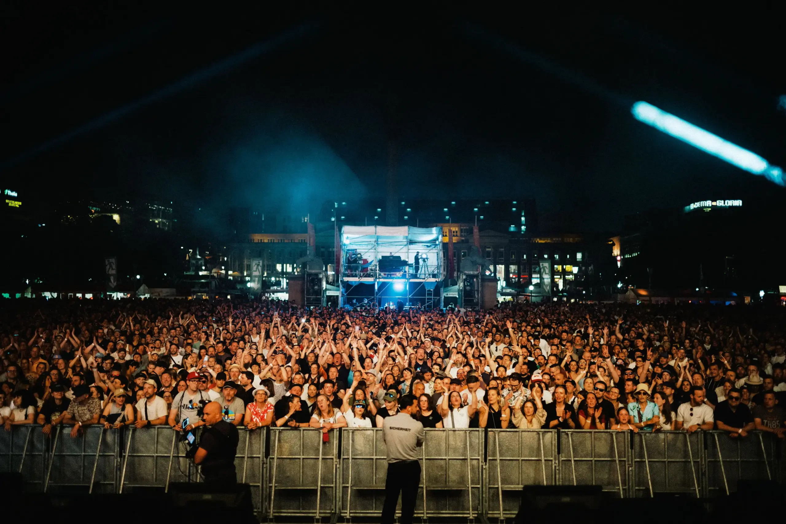 0711_30_jahre_stuttgart_schlossplatz_c_Saeed_Kakavand-1008788-2